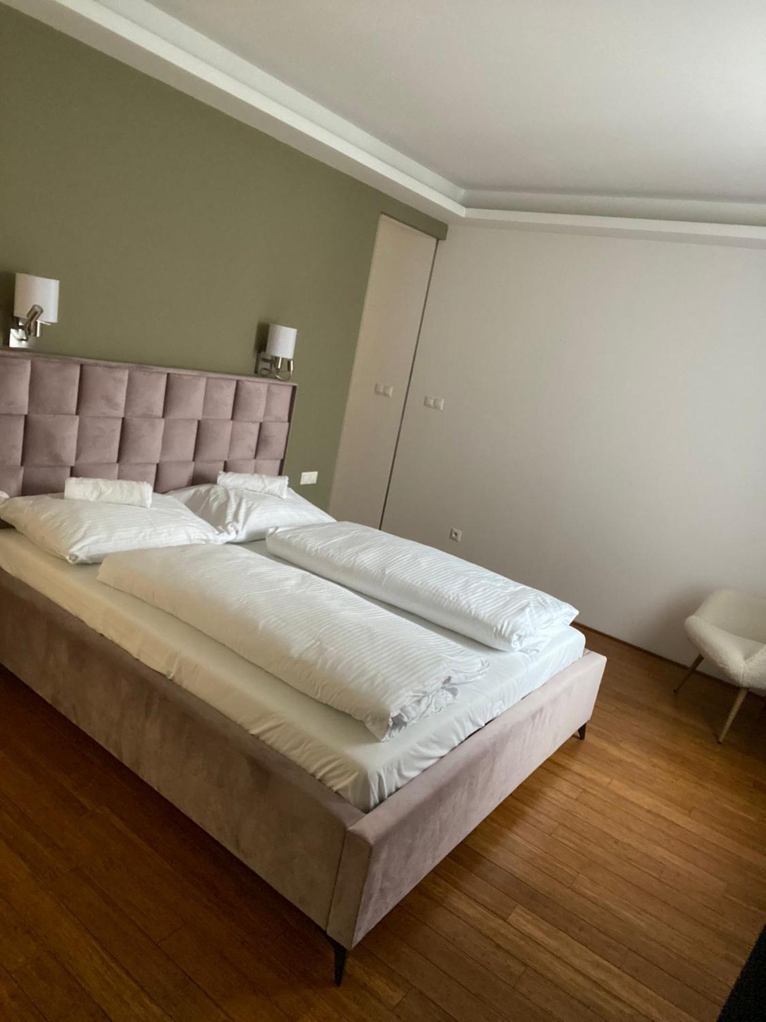 Old Town Apartment Bratislava Bagian luar foto